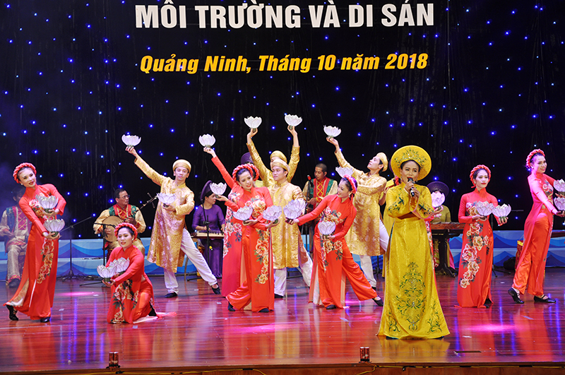 Peformance of folk singing and musical instruments in northern Quang Ninh province