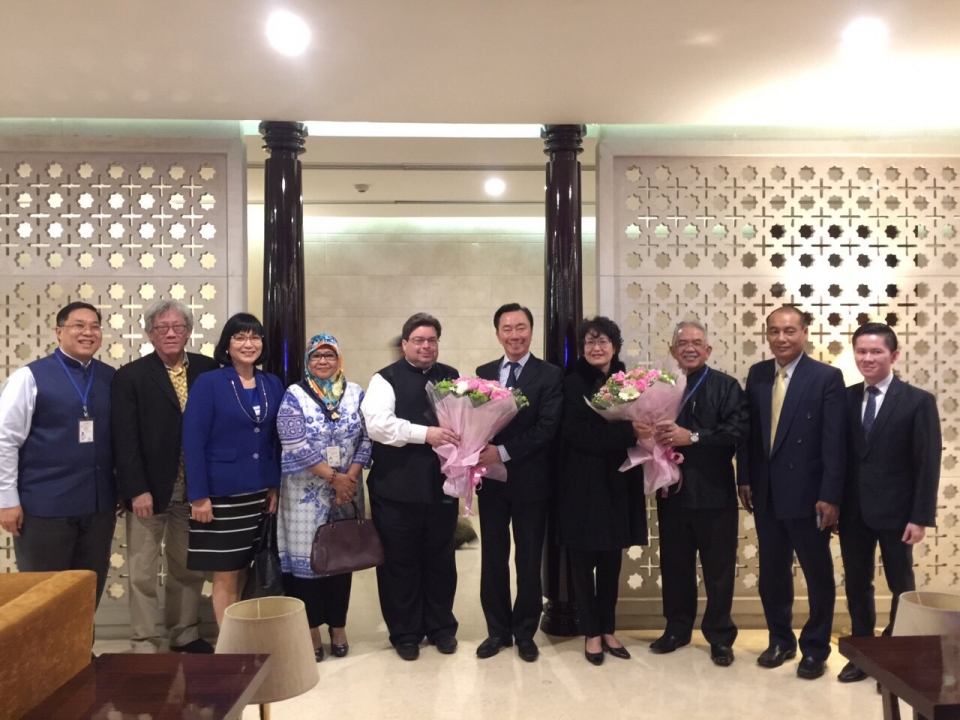 Ambassador Pham Sanh Chau starts his new working term in New Delhi