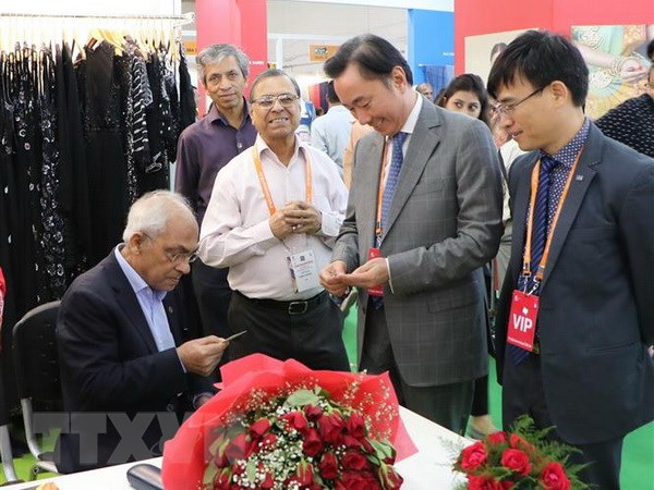Vietnamese businesses attend 6th India International Silk Fair