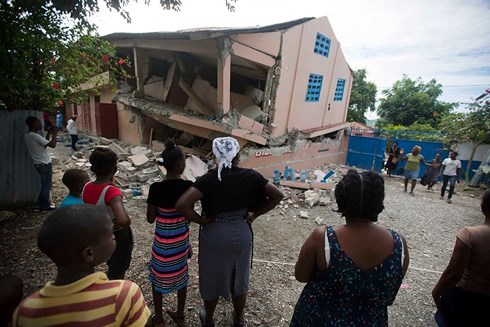 Haiti earthquake kills 15 and injures 300