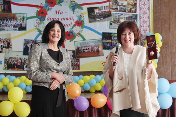 Ho Chi Minh high school in Kiev welcomes Ukrainian Teachers’ Day