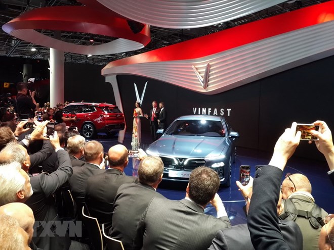 Vietnamese firm introduces car models at Paris Motor Show