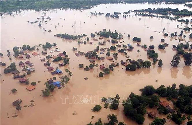Vietnamese business continues to support Lao people affected by dam collapse