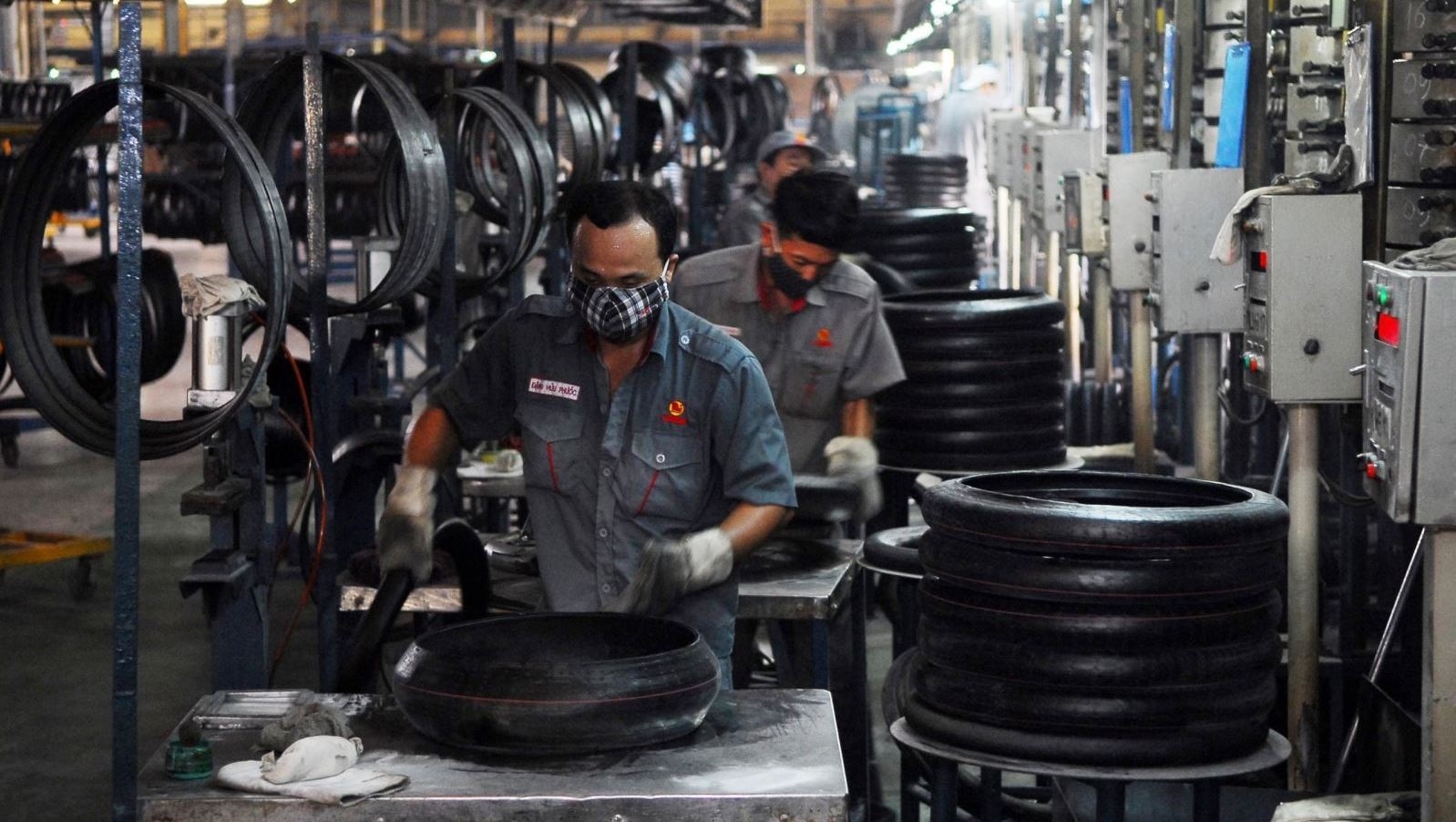 Vietnam projected to record trade surplus of USD2-3 billion in 2018