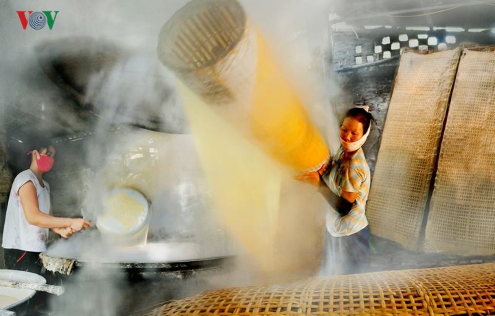 Cu Da ancient village dyed yellow with vermicelli