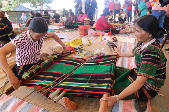 First Vietnam brocade culture festival in Dak Nong