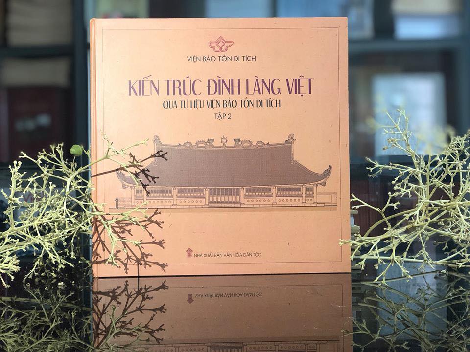 Books on Vietnamese communal houses and pagodas through documentaries