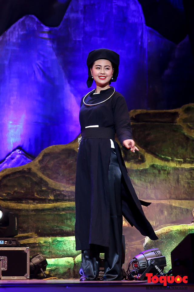 Fashion show of traditional clothes of ethnic women in the northeast