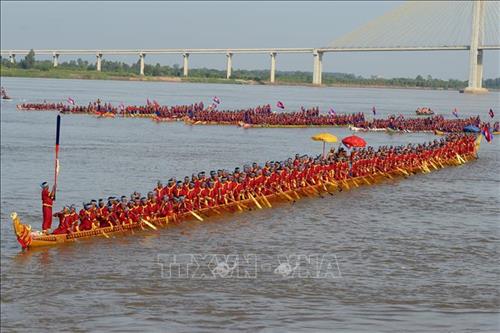 World’s longest dragon boat record in Cambodia