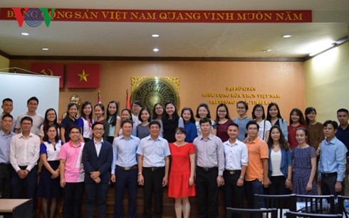 Vietnamese Embassy dialogues with overseas Vietnamese students in Thailand