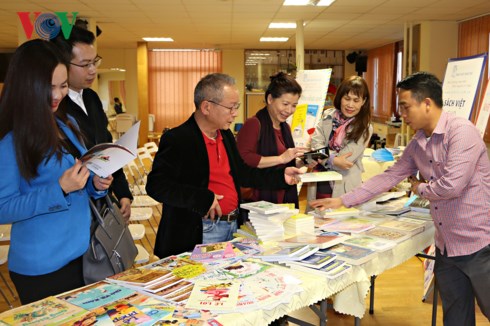 Vietnamese books introduced in Czech Republic