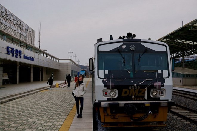 Two Koreas start joint railway inspection