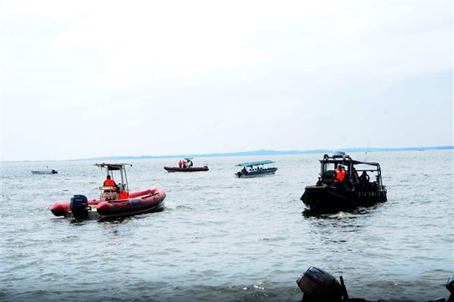 Boat capsizes in Uganda, at least 35 dead