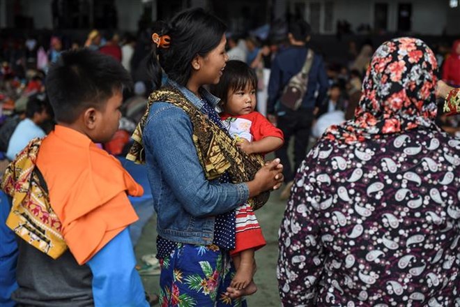 Indonesia Dozens of thousands people evacuated over fear of new tsunami