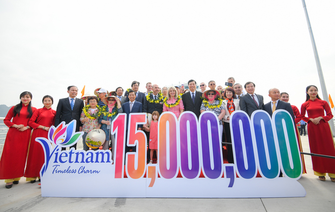 The 15 millionth foreign tourist visit Vietnam in 2018