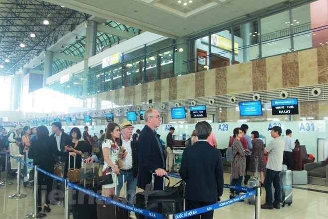 Passengers going through Vietnamese airports exceed 100 million