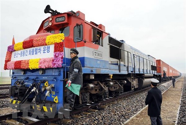 Two Koreas hold groundbreaking ceremony for rail, road connecting project