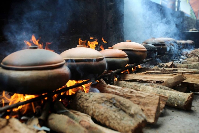 Famous braised fish village busy for Tet