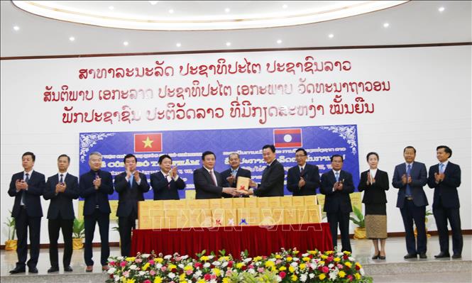 Three volumes of Ho Chi Minh’s Complete Works in Lao introduced