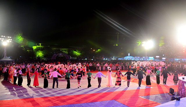 Compiling Thai Xoe dance dossier to submit UNESCO