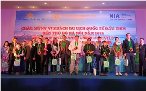 Hanoi, Thua Thien - Hue, HCM city welcomes first air travellers of 2019