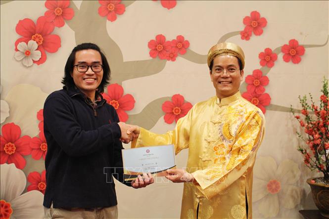 Warm Tet atmosphere of Vietnamese community in US