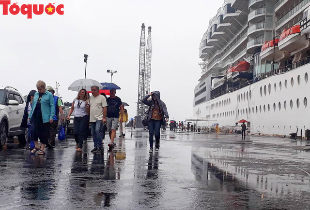 Central locality greets first cruise tourists in 2019
