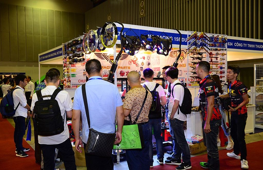 Over 300 boots display at Saigon Autotech  Accessories 2018