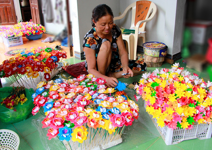Thanh Tien paper flower-making village to serve Tet