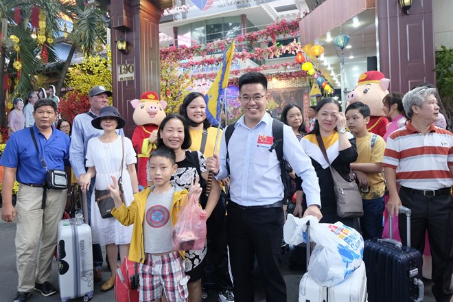 HCM City tourism market bustling on Lunar New Year festival