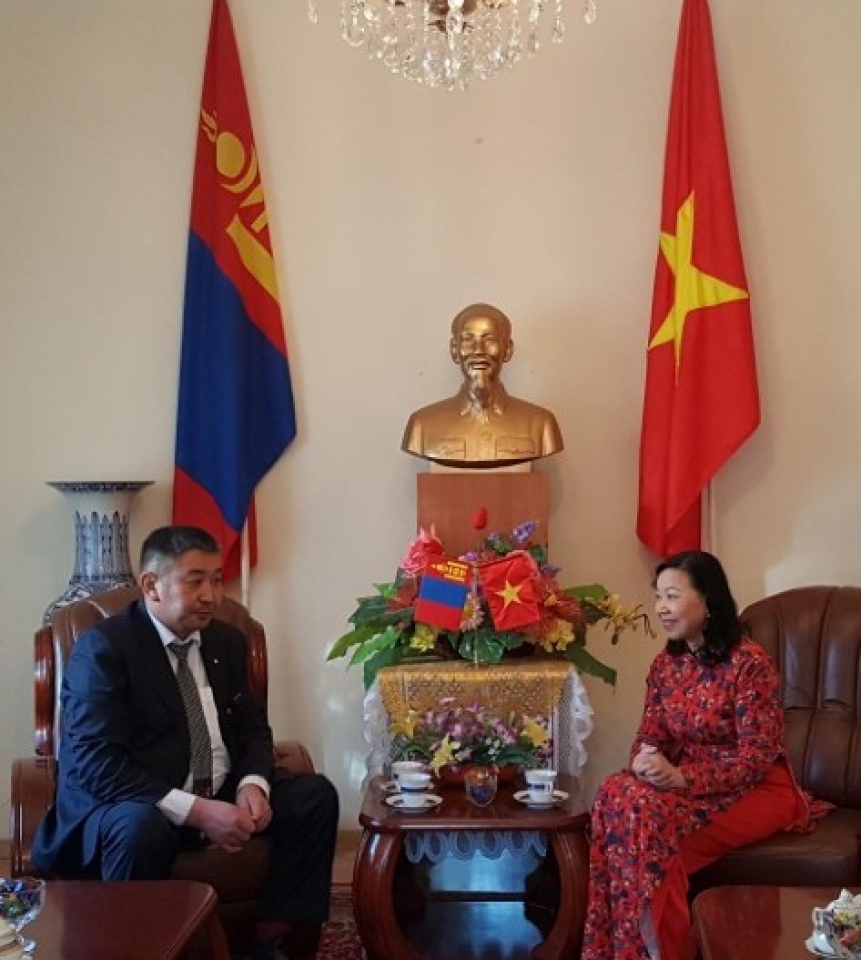 Vietnamese Ambassador to Mongolia receives Acting Rector of School No 14 named President Ho Chi Minh