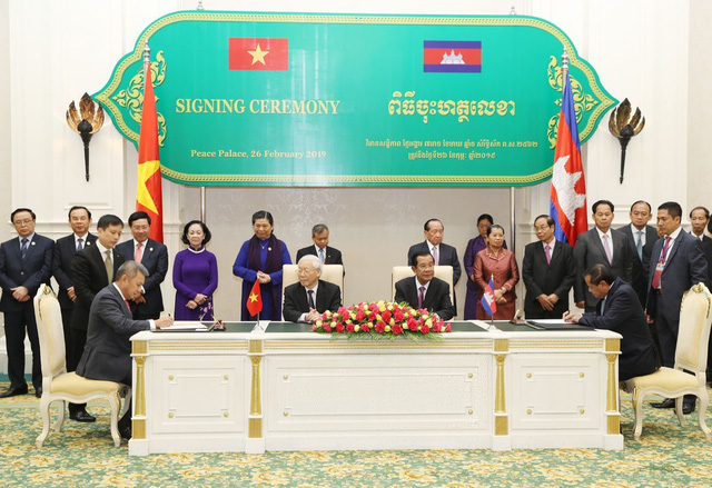 Vietnam Airlines, Cambodia cooperate to develop tourism