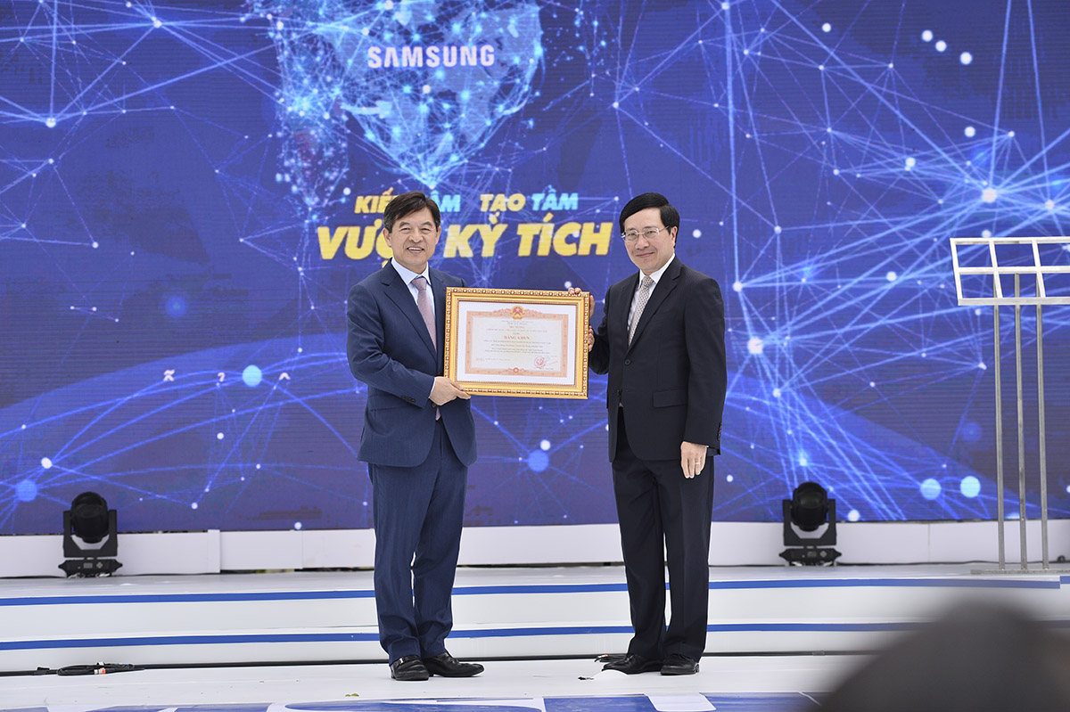 Samsung Electronics Vietnam celebrates its 10th anniversary