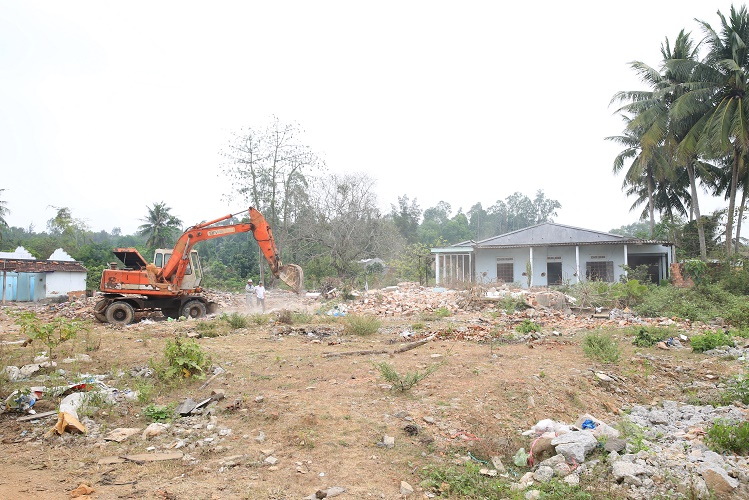 People encouraged to hand over site for Dung Quat Oil Refinery Plant