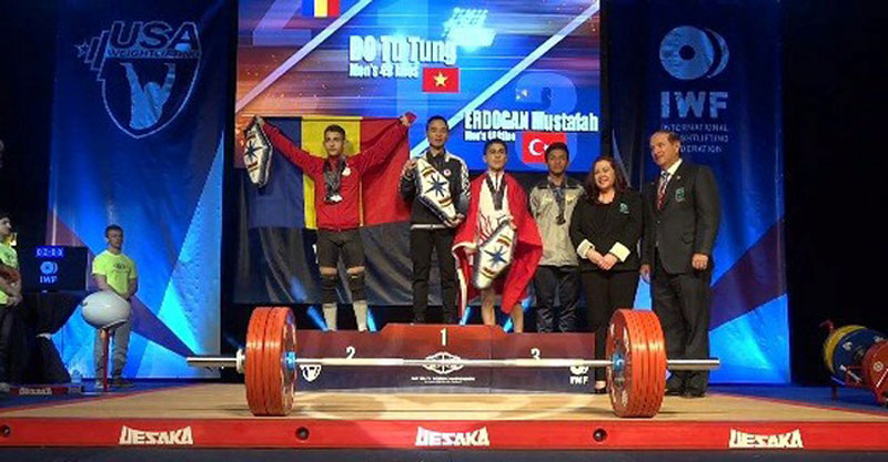 Bac Ninh weightlifter wins three gold medals at world youth champs