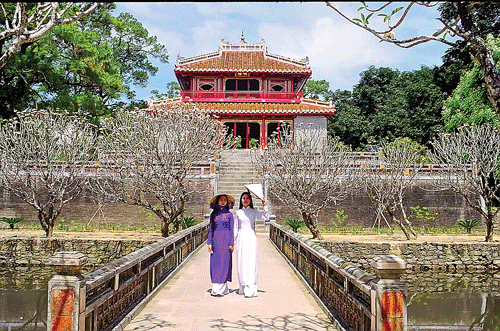 Free entrance for women in Ao dai to visit Hue heritage