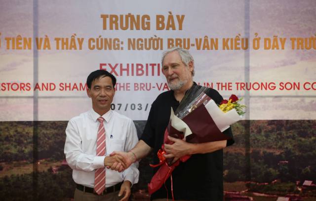 Photos by Hungarian anthropologist on display in Vietnam