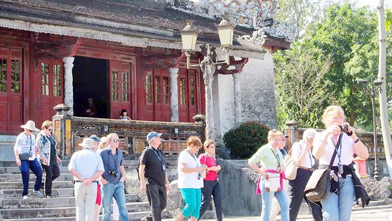 Thua Thien - Hue greets 1 2 million tourists in first quarter