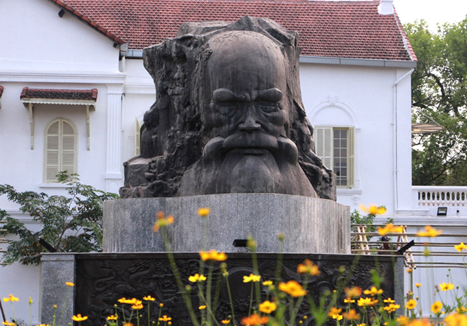 Statue park along Huong river