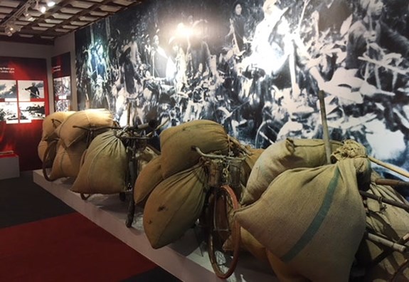 Exhibition highlights role of frontline porters in Dien Bien Phu Campaign