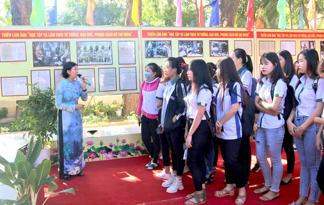 Photo exhibition on studying and following President Ho Chi Minh’s example