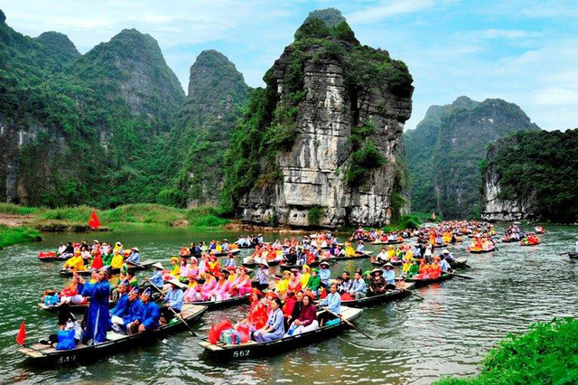 Trang An Festival 2019 attracts thousands of visitors