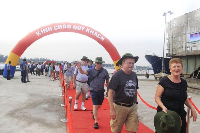 Cruise ship brings over 40 foreign tourists to Quang Tri