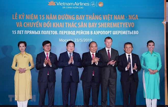 Prime Minister asks Vietnam Airlines to better services