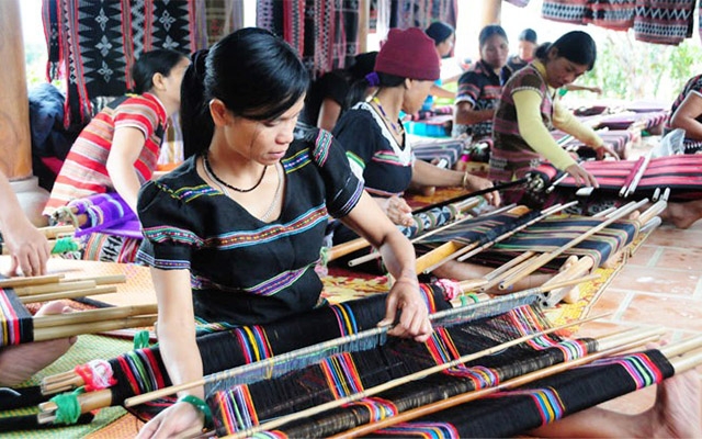Ethnic Zeng weaving in Thua Thien Hue granted collective mark