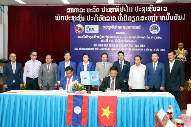 Vietnamese, Lao businesses enhance partnership