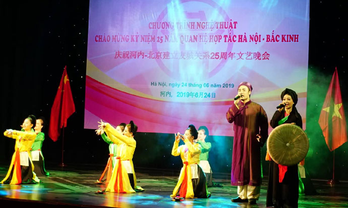 Arts performance in celebration of 25th anniversary of Hanoi - Beijing cooperation