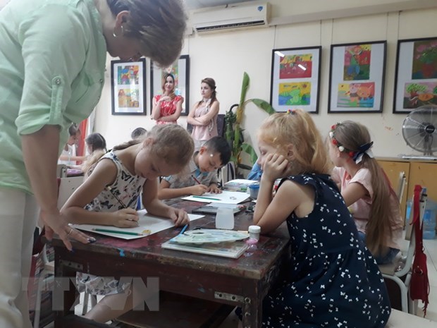 Hanoi, foreign children join painting contest on Hanoi