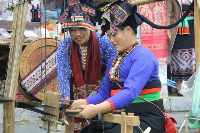 Experiencing ethnic traditional weaving at Vietnam National Village for Ethnic Culture and Tourism