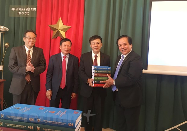Complete set of Czech-Vietnamese dictionary released